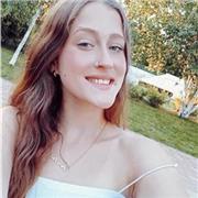 Educadora titulada con conocimientos hasta bachillerato sobre materias de ciencias sociales